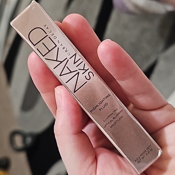 Urban Decay Highlighting Fluid, in the Shade Skywalk - Picture 2 of 3